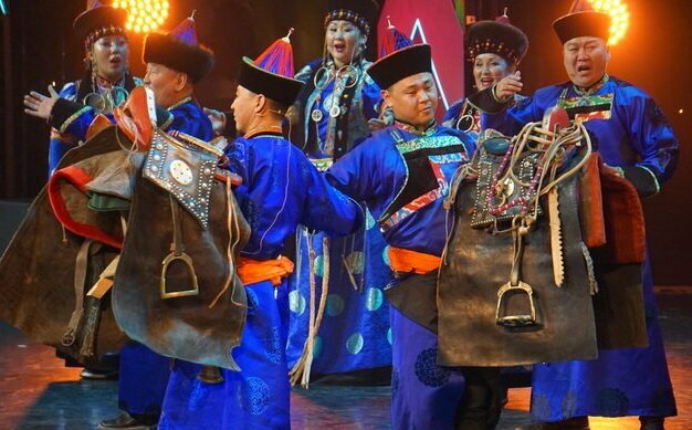 Народный фольклорный ансамбль "Этигэл" 